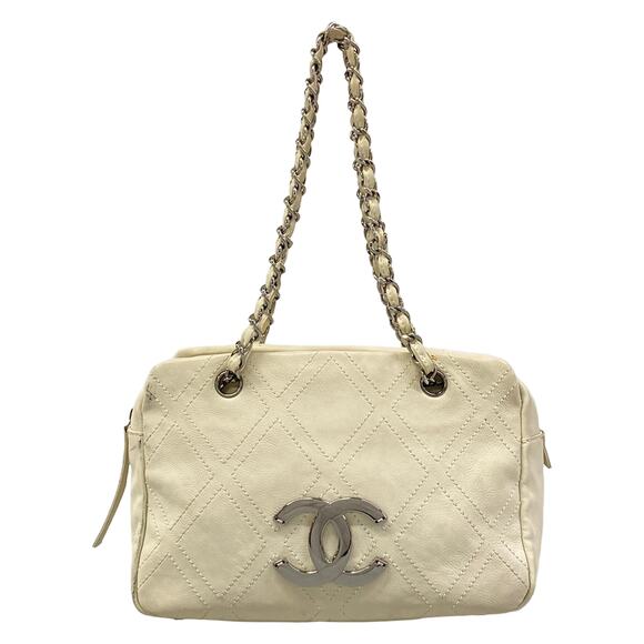 Chanel Handbags - Chanel Diamond Stitch Shoulder Bag